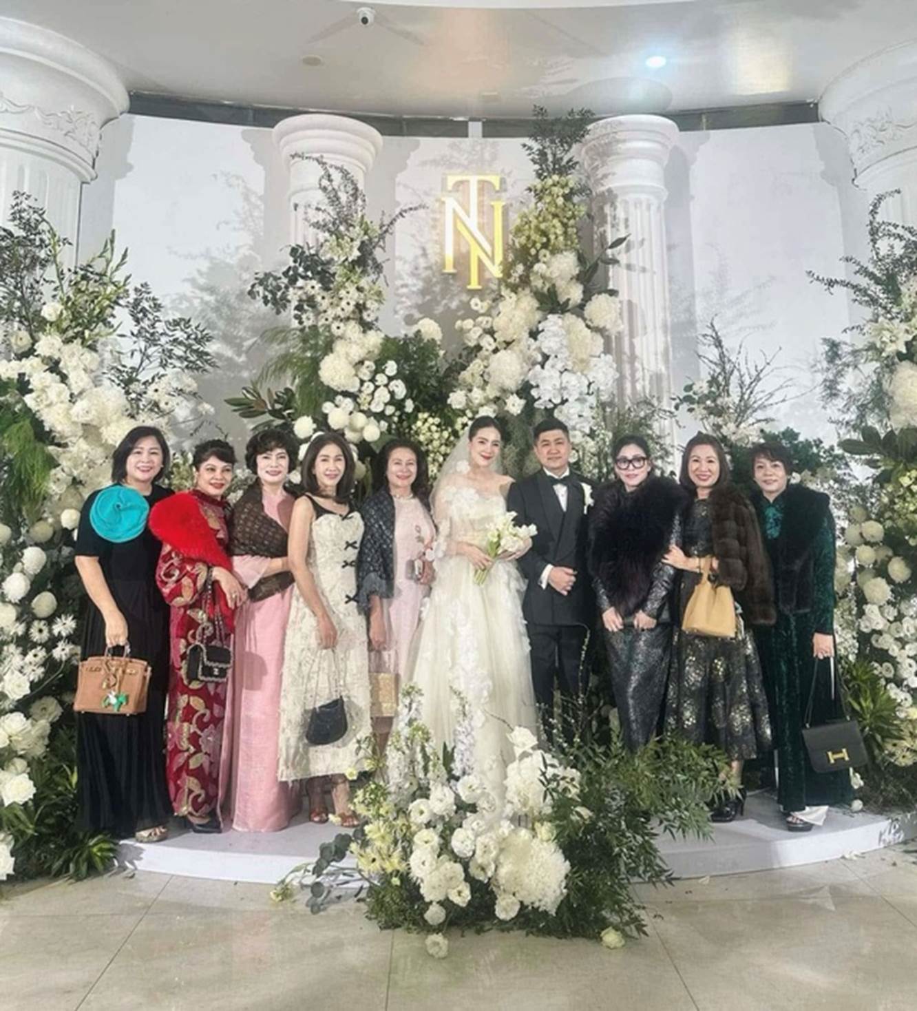 Hình ảnh hiếm hoi về chồng mới cưới của MC Mai Ngọc, được khen đẹp trai, phong độ, có tướng phu thê-2