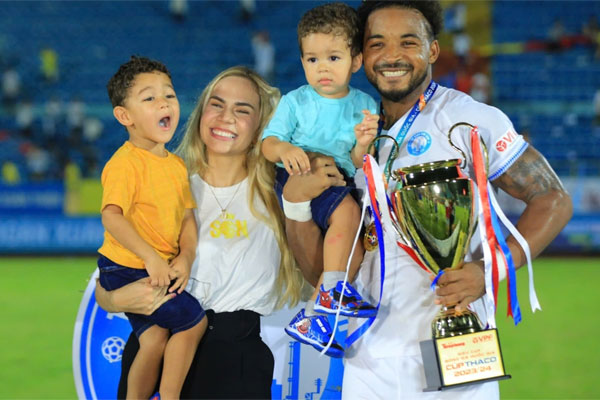 Cầu thủ Nguyễn Xuân Son mê một món ăn ở vỉa hè Nam Định, thường xuyên tìm mua-6