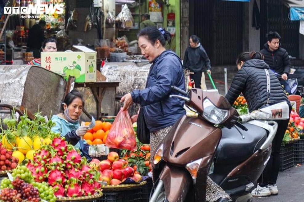 Cảnh khác lạ ở chợ Hà Nội trong ngày đầu tháng giáp Tết-7