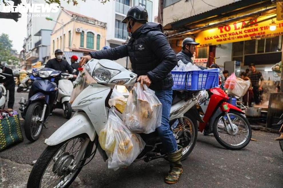 Cảnh khác lạ ở chợ Hà Nội trong ngày đầu tháng giáp Tết-11