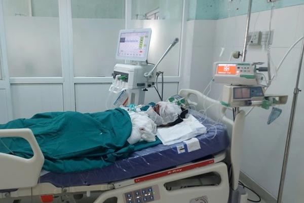 Nổ bình gas khi đi ăn lẩu, 9 giáo viên và học sinh bị thương-1