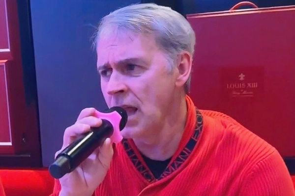 Tỉ phú Mỹ Gerard Williams sẽ không nhận bồi thường 1 USD nữa-3