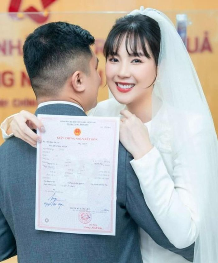 Cô gái thời tiết giàu có cỡ nào trước khi cưới lần 2?-2