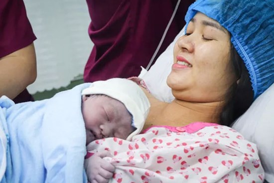 Những công dân ra đời lúc 0h ngày đầu tiên của năm 2025