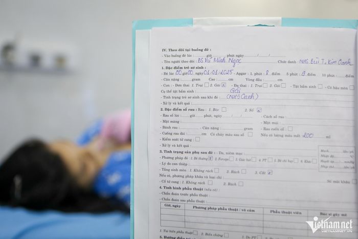 Những công dân ra đời lúc 0h ngày đầu tiên của năm 2025-6