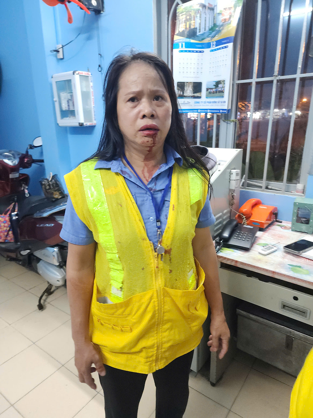 Bắt khẩn cấp người phụ nữ đánh nhân viên gác chắn tàu gãy xương mũi-3