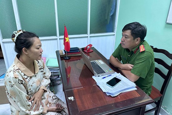 Bắt khẩn cấp người phụ nữ đánh nhân viên gác chắn tàu gãy xương mũi