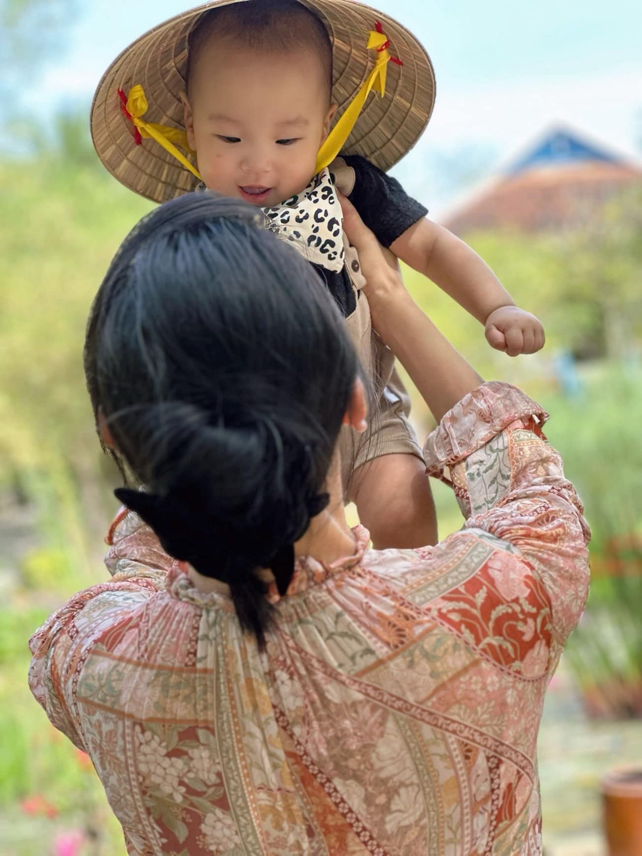 Khoảnh khắc đáng yêu đốn tim fan của con trai Phương Oanh-4