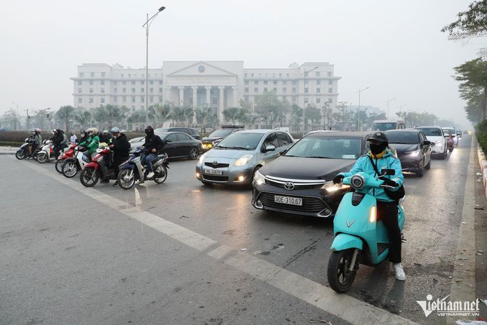 Ngày thứ 2 thực hiện Nghị định 168 tại Hà Nội: Hối tiếc vì vượt đèn đỏ-23