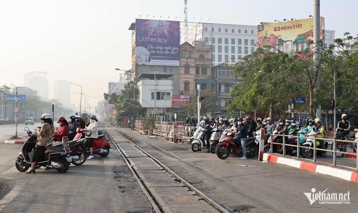 Ngày thứ 2 thực hiện Nghị định 168 tại Hà Nội: Hối tiếc vì vượt đèn đỏ-11