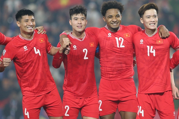 CĐV đại náo Việt Trì, tiếp lửa tuyển Việt Nam đấu Thái Lan-12