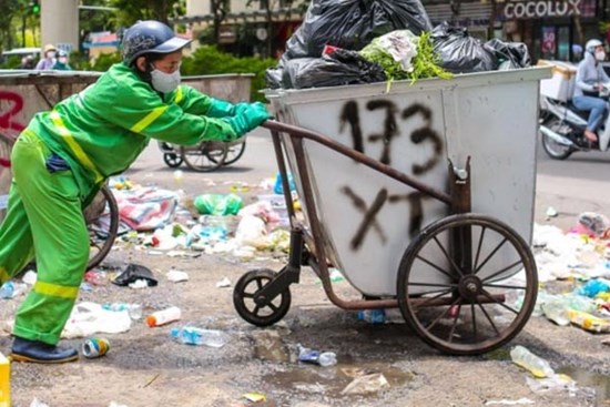 Không phân loại rác sẽ bị phạt: Chung cư chỉ có một họng rác, phân loại kiểu gì?