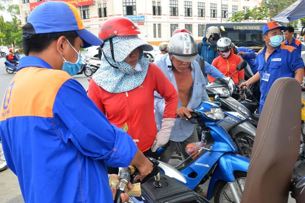 Giá xăng dầu đồng loạt tăng nhẹ trong ngày đầu năm 2025-1