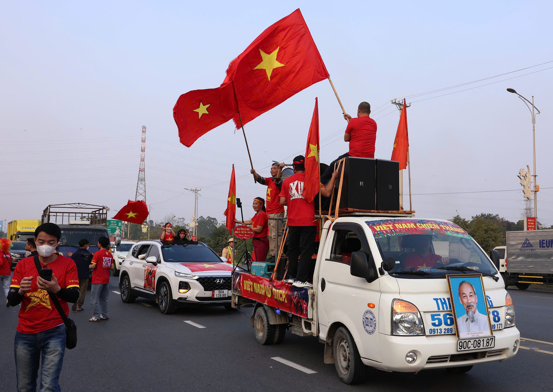 CĐV đại náo Việt Trì, tiếp lửa tuyển Việt Nam đấu Thái Lan-3