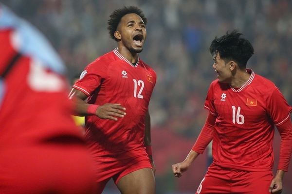 Tuyển Việt Nam thắng Thái Lan ở chung kết, Thủ tướng xuống sân chúc mừng-4