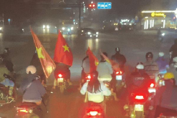 Một người đi xe máy vượt đèn đỏ 14 lần trong tuần ở Bắc Giang-2