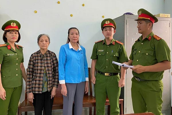 Lời khai gây phẫn nộ của chủ mái ấm Hoa Hồng: Đánh tất cả 30 cháu bé và lặp đi lặp lại nhiều lần, một số bé còn bị cho dầu gió vào miệng-3