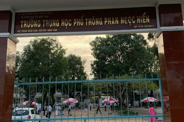 Kỷ luật giáo viên nhận tiền dạy kèm học sinh thi lại-1