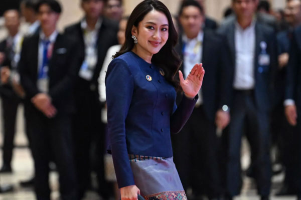 Có gì trong tủ hàng hiệu cả trăm món xa xỉ của Thủ tướng Thái Lan giàu nhất lịch sử Paetongtarn?-3