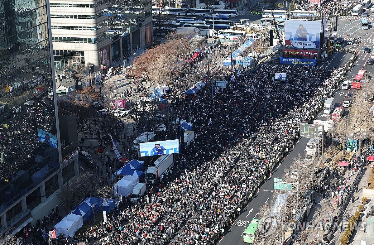 Người ủng hộ và phản đối Tổng thống Yoon Suk-yeol biểu tình lớn ở Seoul-4