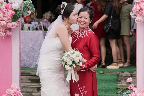 Những chiếc chăn may từ vải vụn của mẹ chồng đã khuất khiến nàng dâu cảm động-12