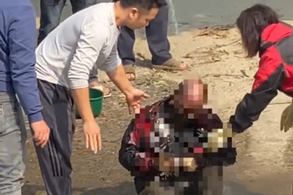 Thanh Hóa: Người phụ nữ tẩm dầu tự thiêu tại nhà riêng-2