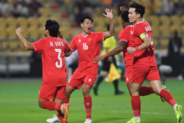 Đội tuyển Thái Lan chơi xấu xí, ghi bàn thắng phản thể thao-1