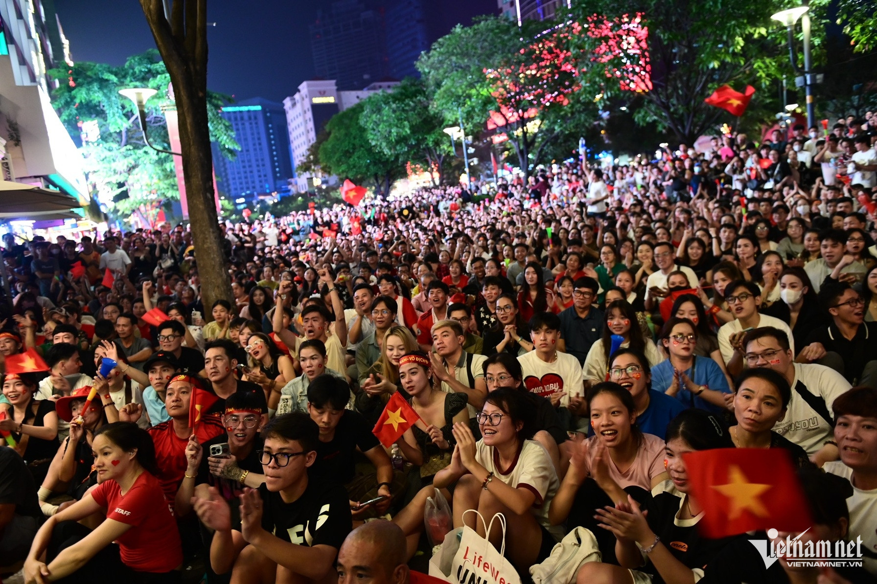 Ăn mừng đội tuyển Việt Nam vô địch ASEAN Cup 2024!-3