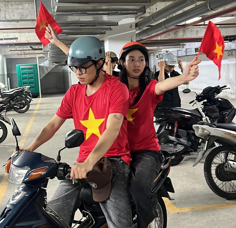 Trấn Thành, Thùy Tiên đi bão mừng chiến thắng ngoạn mục của tuyển Việt Nam-2