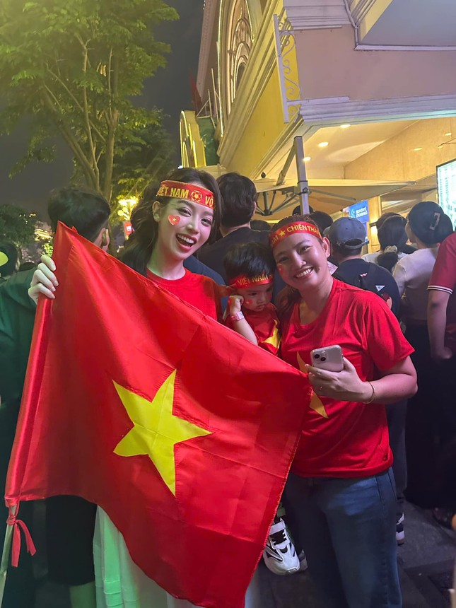 Sao Việt ăn mừng đội tuyển Việt Nam vô địch-2