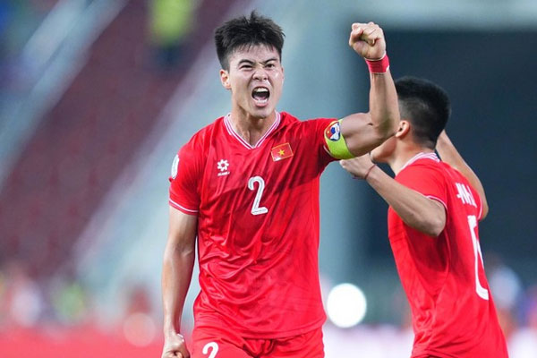 Báo Hàn Quốc tôn vinh HLV Kim Sang-sik sau kỳ tích cùng đội tuyển Việt Nam-3