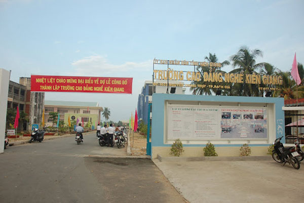 Nhà trường cảnh báo chiêu lừa hoàn tiền học phí-2