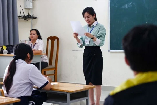 Cấm giáo viên thu tiền dạy thêm của học sinh chính khoá-2