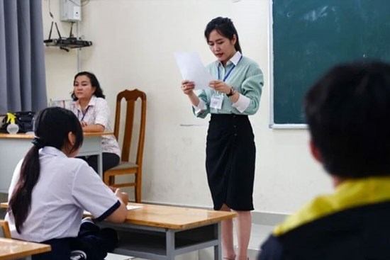 Giáo viên dạy thêm ngoài nhà trường cần xin phép ai?