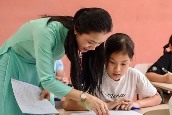 Cấm giáo viên thu tiền dạy thêm của học sinh chính khoá