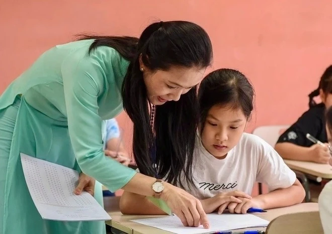 Cấm giáo viên thu tiền dạy thêm của học sinh chính khoá-1