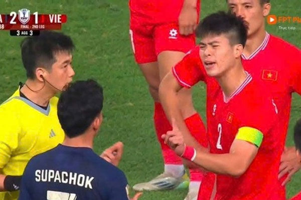 Duy Mạnh tiết lộ cuộc trao đổi với Supachok về bàn thắng xấu xí-3
