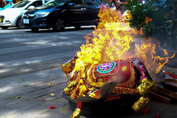 Thế nào là đốt vàng mã đúng cách?-1