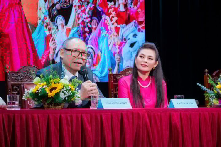 Ít ai biết Ngọc Anh 3A có bố là NSND, từng làm giám đốc nhà hát-2