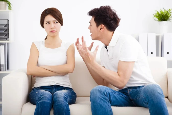 Biếu bố mẹ đẻ 5 triệu đồng sắm Tết, tôi sốc với yêu cầu sau đó của chồng-2