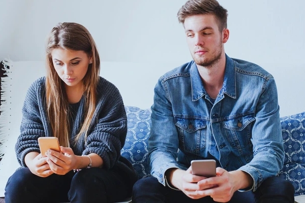 Bị bạn trai bạo hành, cô gái âm thầm ghi lại bằng chứng, đoạn clip khiến nhiều người run lên vì sợ hãi-3