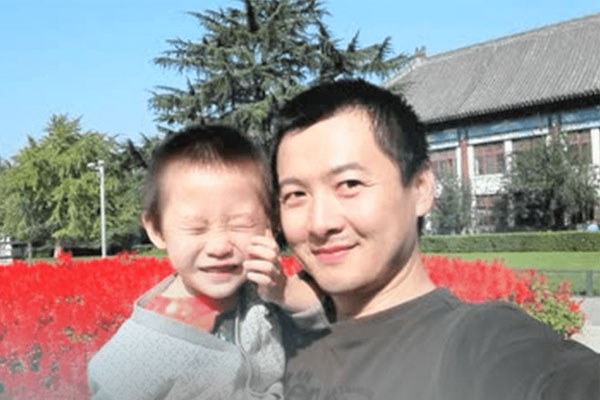 2 người đàn ông phát hiện kho báu khi đào đất trên cánh đồng-3