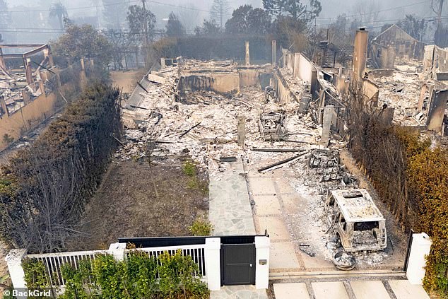 Cháy rừng lịch sử phá hủy California, hàng loạt sao hạng A Hollywood cũng thành vô gia cư khi biệt thự triệu đô bị cháy rụi.-5