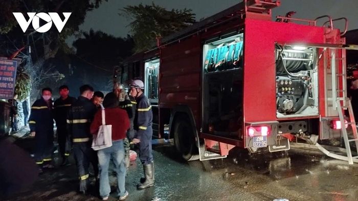 Hiện trường vụ cháy thiêu rụi nhiều ngôi nhà tại đường Hồ Tùng Mậu, Hà Nội-2
