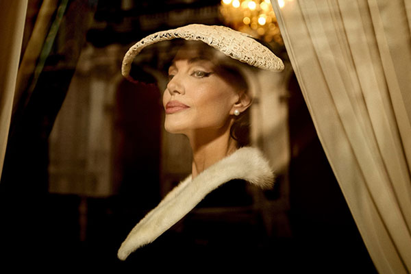 Angelina Jolie suy sụp-3