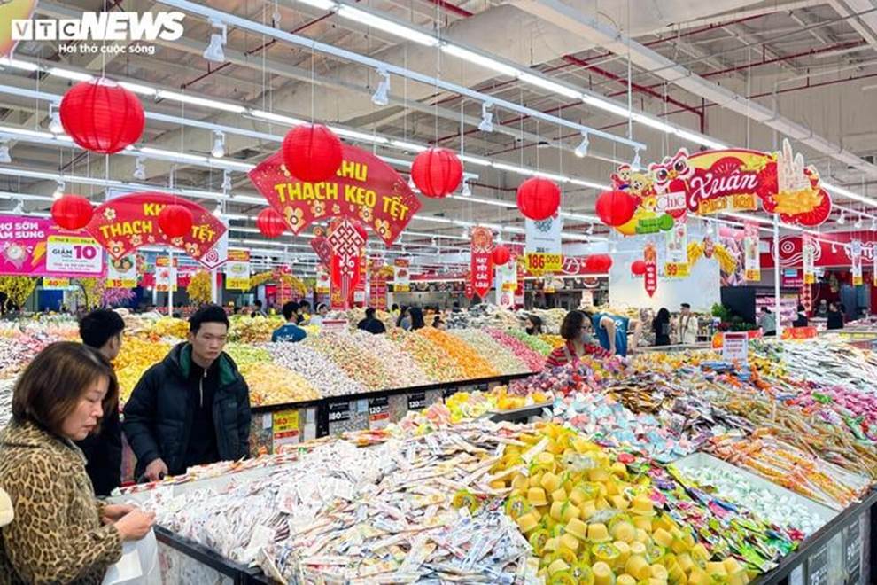 Mứt Tết bán tràn thị trường, xuất hiện nhiều loại 3 không-12