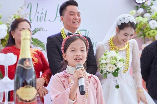 4,5 triệu lượt xem bé gái 10 tuổi ở Thái Nguyên ‘nhập vai’ MC đám cưới