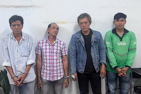 Bắt nhóm thanh thiếu niên hỗn chiến trong đêm Giao thừa-2