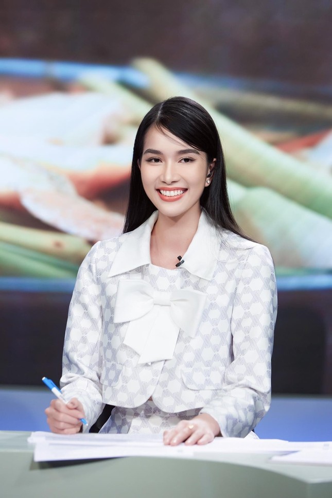 Á hậu Phương Anh nghỉ việc ở VTV-1