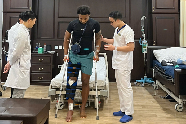 Khoảnh khắc đặc biệt của Nguyễn Xuân Son được vinh danh ở Cúp Chiến thắng 2024-2